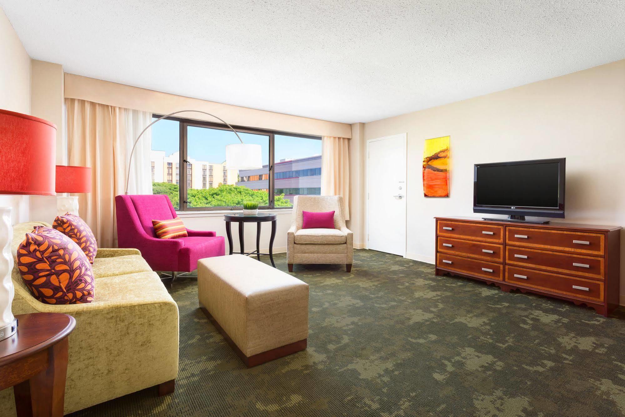Holiday Inn Secaucus Meadowlands Екстериор снимка